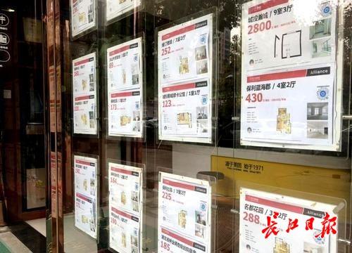 长江日报-长江网记者观察发现,这两个二手房中介门店集中的区域与刚需