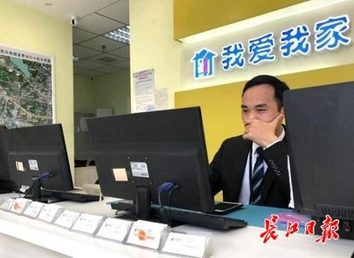 千米小路,36家二手房中介挤着开店!